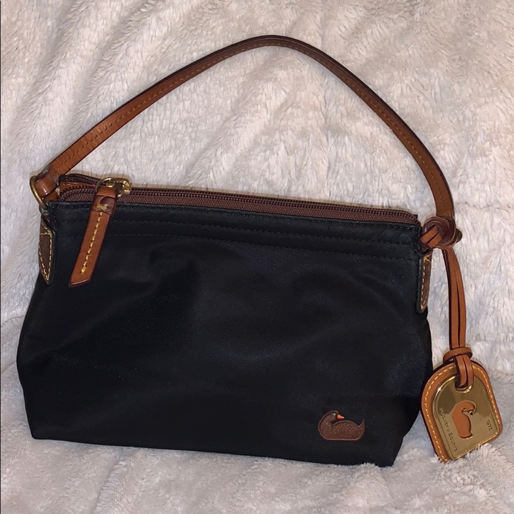 Dooney & Bourke Vintage Shoulder Bag✨📦🖤